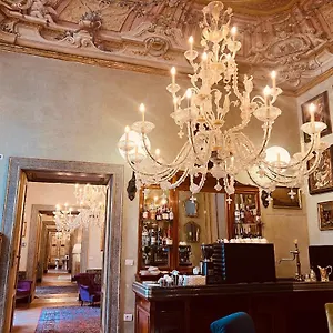 https://palazzo-doria-napoli.hotels-amalfi.com